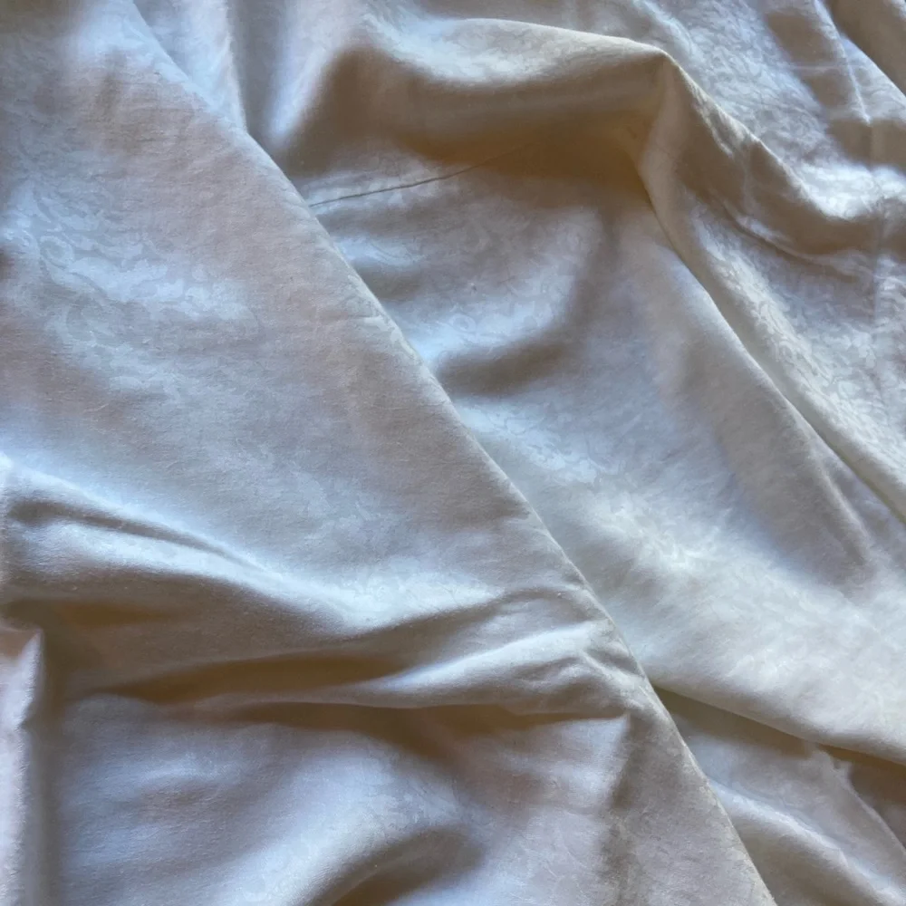 Vintage Paperwhite Linen queen duvet cover button closure hem stitch at flange